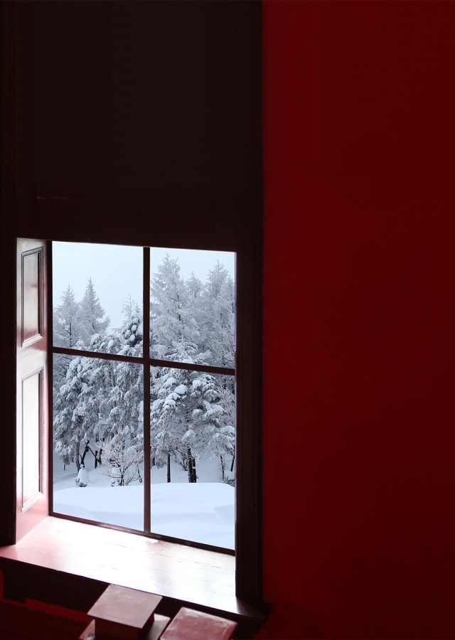 임창민, into a time frame_Shanghai red wall,  108X72cm, Pigment print, LED monitor, 2015.jpg